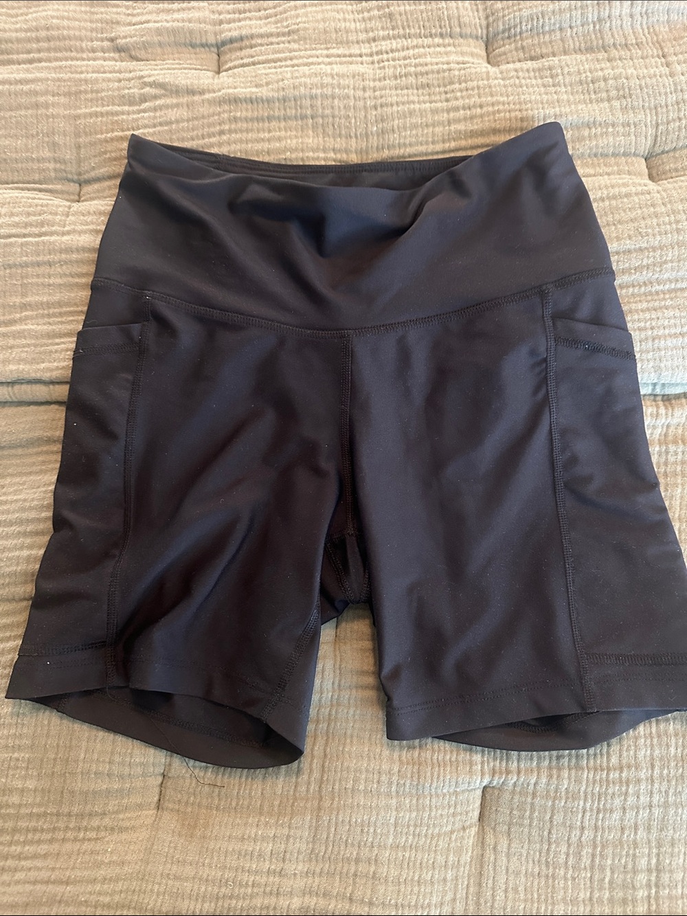 Old Navy Black High-Rise Women's Bike Shorts with Side Pockets